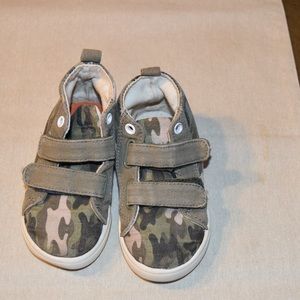 Toddler Boy Size 7 Canvas Sneakers